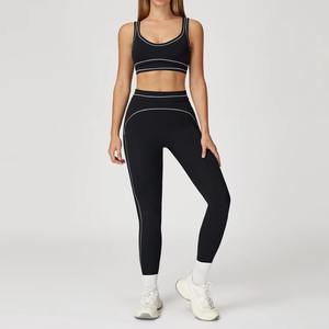 Ensembles de sport pour femmes, soutien-gorge de sport à bretelles halter avec short de yoga sans couture, tenues de couleur noire - Product Image 1