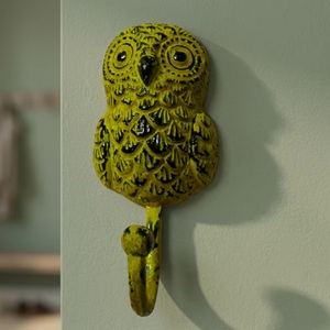Porte-manteau et porte-chapeau mural en fonte artisanale jaune vieillie en forme de hibou, avec porte-clés - Product Image 4