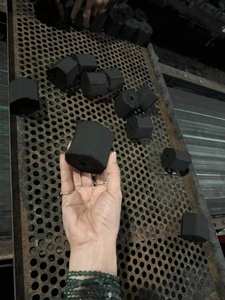 Meilleur prix pour le charbon de coco du Vietnam, combustion longue durée, faible teneur en cendres, approvisionnement en vrac - Mme Tarina - Product Image 5