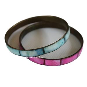 กำไลข้อมือทองเหลืองทำมือ ประดับมุกสีชมพูฟ้า น้ำหนักเบา กว้าง 10 มม. เครื่องประดับแฟชั่น ประดับเปลือกหอยหลากสี - Product Image 1