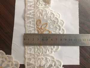 Vente en gros de dentelle brodée bicolore en polyester, bordure en dentelle, couleur ivoire or, pétales, approvisionnement en vrac pour robe de mariée, OEM ODM personnalisé - Product Image 2