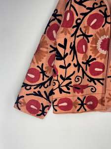 Kimono de mariage bohème |   Couverture de mariée brodée artisanale Suzani |   Veste en coton artisanale pour la mariée bohème - Product Image 3