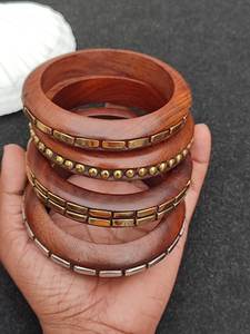 กำไลข้อมือไม้หรูหรา งานฝีมือประณีตจากช่างฝีมือผู้เชี่ยวชาญ ตกแต่งด้วยเศษทองเหลืองบนพื้นผิวขัดมันด้วยมือ เครื่องประดับพรีเมียมสำหรับนักสะสม - Product Image 3
