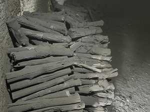 Briquettes de charbon de bois de chêne activé de qualité supérieure pour le marché suisse – Charbon de bois blanc et noir en morceaux, durable et fabriqué à partir de bois dur - Product Image 4