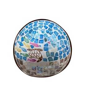 พื้นผิวแบบออร์แกนิกที่โดดเด่นพร้อมลวดลายศิลปะจากเปลือกหอยรูปหัวใจเต่าทะเล กำหนดนิยามความงามของชามมะพร้าวเปลือกมุกนี้ในด้านศิลปะภาพที่หรูหรา - Product Image 1