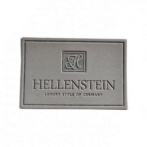 Patchs en caoutchouc silicone gris personnalisés en gros, patchs en microfibre gaufrés effet cuir, étiquettes rectangulaires en PVC cuir avec logo personnalisé - Product Image 1