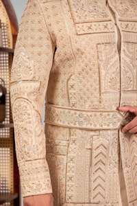 Sherwani Traditionnel pour Homme, Col Mandarin, Motif Multi-Panneaux sur le Devant, Infroissable, pour Mariage et Cérémonies, Qualité Premium, Toucher Divin - Product Image 2