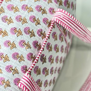 Floral Pattern <b>Duffel</b> <b>Bag</b> With Zipper Closure Portable Travel Weekender <b>Bag</b> Pink And White Textile Design - Product Image 2