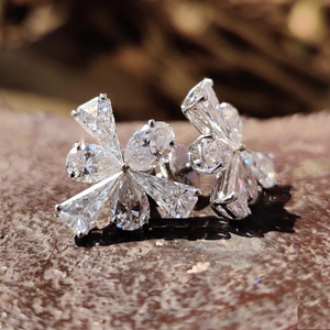 Boucles d'oreilles clous papillon en moissanite, grappe florale scintillante, bijoux élégants pour femme, cadeau de mariage, de mariée, de déclaration, de luxe pour elle - Product Image 2