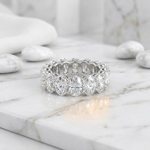 Bague éternité ovale sertie de pierres de 10,50 carats au total - Product Image 2