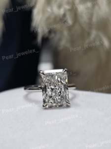 Bague de fiançailles en argent 925 avec moissanite taille radiant VVS, sertie à griffes, bijoux fins classiques pour femme - Product Image 3