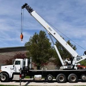 Grue de camion montée sur camion Peterbilt 365 de 2018, modèle AC45-127S, capacité de levage maximale de 90 000 lb. - Product Image 4