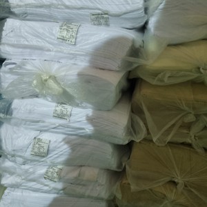 Fabriqué en Corée, tissu en coton peigné 100 %, maille tricotée, poids moyen, extensible, doux, de haute qualité, uni, teint, pour vêtements et robes. - Product Image 4