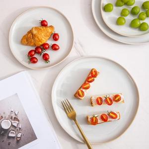 Ensemble d'assiettes en céramique blanches comme neige, finition mate douce, style minimaliste élégant, résistantes aux éclats, empilables, idéales pour les repas - Product Image 2