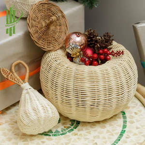 Cesta de Juguetes Ecológica de Bambú en Forma de Calabaza Blanca y Naranja para Bebés - Product Image 2