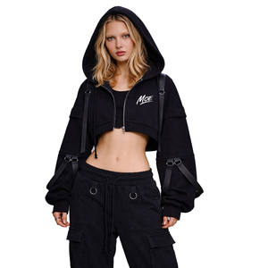 Sudadera corta con capucha de moda para mujer, estilo techwear, negra, con cremallera, detalles de tiras, top streetwear, proveedor OEM, EE. UU. - Product Image 1
