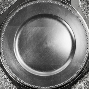 จานโลหะที่ชาร์จอุปกรณ์รับประทานอาหารแบบพรีเมี่ยมถาดเสิร์ฟอาหารจานโลหะพิมพ์ลายแบบธรรมดา - Product Image 3