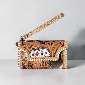Bracelet en cuir western orné de motifs floraux et de cartes à jouer pour femmes - Product Image 1