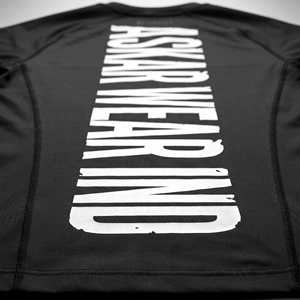 Camiseta de compresión para hombre con costuras reforzadas, sublimada y personalizada, para entrenamiento de artes marciales mixtas, de calidad profesional. - Product Image 3