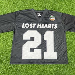 เสื้อยืดโอเวอร์ไซส์ตาข่ายสไตล์อเมริกันเรโทรคุณภาพสูงสำหรับผู้ชาย เสื้อฟุตบอลอเมริกันแบบยูนิเซ็กซ์ เสื้อผ้าสตรีทแวร์สำหรับผู้ชาย - Product Image 4