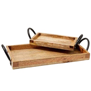 Plateau de service en bois avec poignées en métal Plateau de service rectangulaire décoratif écologique Plateau de service en bois alimentaire sûr pour vaisselle - Product Image 1