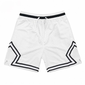 Shorts de basketball pour hommes en polyester tricoté 100% noir uni, taille mi-haute, cordon de serrage, séchage rapide, respirant, imprimé par sublimation - Product Image 6