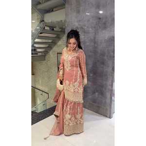 Hermoso conjunto de Parte superior inferior y Dupatta para mujer con trabajo de secuencia de bordado pesado - Product Image 2