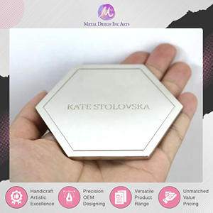Proveedor con Experiencia de Origen en India de Tapas para Frascos de Vidrio y Velas, de Aleación de Zinc, Color Plata Brillante, con Logotipo Grabado, para Pedidos al por Mayor - Product Image 3
