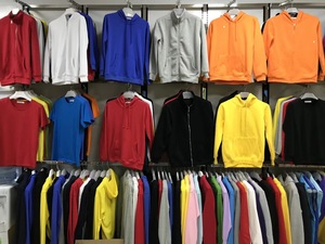 เสื้อแจ็คเก็ตกันลมมีฮู้ดสำหรับผู้ชาย สไตล์ลำลอง ใส่ได้ในฤดูใบไม้ผลิ ปิดด้วยซิป สีพื้น ผลิตจากโพลีเอสเตอร์และไนลอน ทรงปกติ บางเบา - Product Image 4