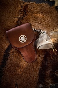 Slingshot artisanal en cuir avec cadre métallique et enveloppe en corde pour la chasse - Product Image 4