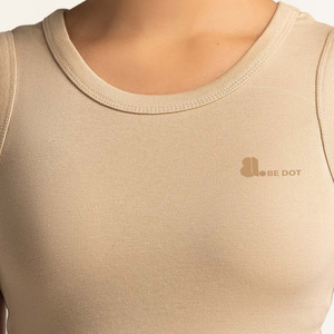 Camiseta sin mangas informal de punto acanalado para mujer - Mezcla de elastano/algodón de secado rápido, tejido de jersey transpirable y ecológico, longitud regular - Product Image 3