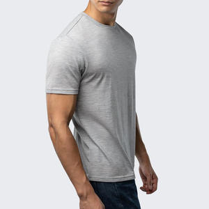 T-shirts personnalisés pour hommes en gris chiné, décontractés, respirants, en polyester et coton, coupe ajustée, col rond, vierges, pour le sport et la gym, vente en gros - Product Image 3