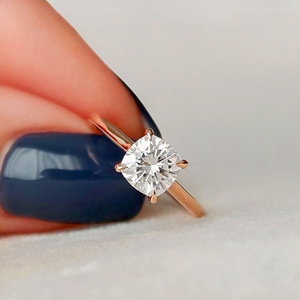 Anillo de Compromiso Solitario con Corte Cojín y Halo Oculto, Diamante Cultivado en Laboratorio con Certificación IGI, Plata de Ley 925, Chapado en Oro Rosa de 10K, para Mujer - Product Image 2