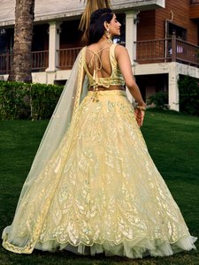 Vestido de Dama de Honor de Tul Amarillo Bordado Tallas Grandes con Escote en V, Top Corto sin Hombros, Estilo Moderno de Gala, Largo hasta el Suelo, de Secado Rápido - Product Image 5