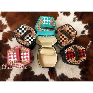 Étui de voyage pour bijoux en cuir de vachette véritable fait main, style western, en cuir à motifs, organiseur de bagues et de colliers pour femmes - Product Image 1