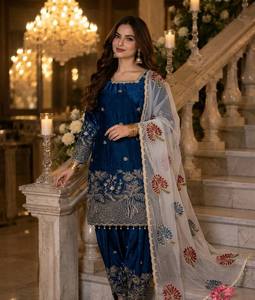 Ensemble Salwar Kameez en soie tissée brodée de fleurs pour femmes avec dupatta, style velours, tenue de fête et de mariage - Product Image 1