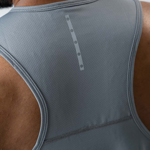 เสื้อกล้ามออกกำลังกายผู้ชายทรงเข้ารูป ผ้าคอตตอนถัก แห้งเร็ว ลายการ์ตูนปัก พร้อมโลโก้ด้านหน้า - Product Image 5