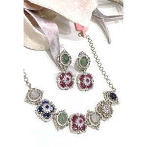 Conjunto de collar y aretes de circonita cúbica chapados en oro de calidad premium glamorosa para colección de bodas para mujer - Product Image 1