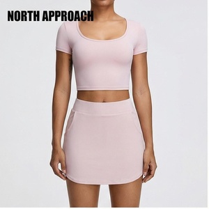 Ensemble de yoga 2 pièces North Approach rose : Crop top à col rond et jupe taille haute, couleur unie, respirant, en Spandex et Polyester, vêtements de sport - Product Image 1