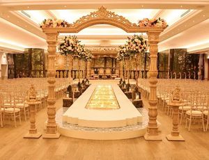 Atractivo Diseño de Mandap de Madera para Bodas en Interiores, Mandap de Madera Clásico Real Avni, Mandap de Boda Tallado en Madera de Diseño, Canadá - Product Image 4