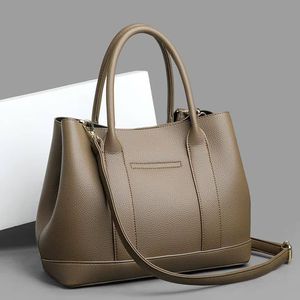 Sac à main trapèze en cuir véritable pour femme, grande capacité, avec poignée supérieure et bandoulière - Product Image 1