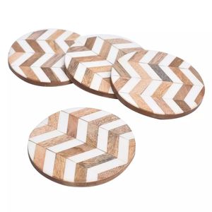 Ensemble de sous-verres carrés en noyer - Écologiques, durables et résistants à la chaleur, taille personnalisée en bois et résine - Product Image 1