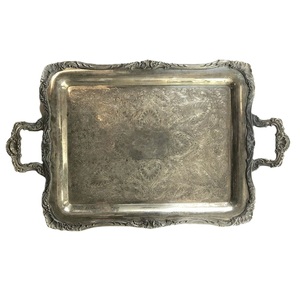 Plateaux de service rectangulaires en aluminium moulé avec bordure gaufrée, finition argentée, pour la maison et les hôtels, pour servir des aliments et des boissons sur table. - Product Image 1