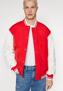 Veste universitaire en laine rouge personnalisée avec logo pour hommes, fermeture à boutons, poches, style Letterman, veste de baseball, veste bomber. - Product Image 3