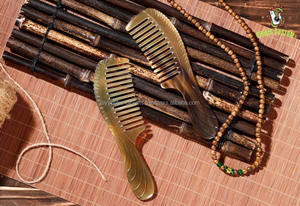 Peigne en corne de bœuf de buffle peigne de poche fait à la main antistatique moyen âge agate classique compacte écologique d'Inde - Product Image 4