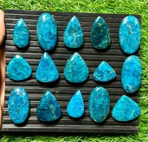 อะพาไทต์ทรงคาโบชองแบบเรียบขายส่ง : อะพาไทต์สีน้ำเงินนีออนธรรมชาติแบบหลังแบนสำหรับทำเครื่องประดับ MAHNAJ GEMS - Product Image 3