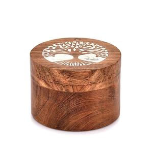 Tarro de almacenamiento de madera natural con diseño clásico para mantener los ingredientes secos frescos en la despensa de la cocina. - Product Image 1