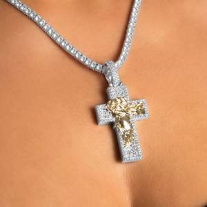 Collar con Colgante de Cruz de Moissanita de Lujo, Plata de Ley 925 con Baño de Rodio, Joyería Religiosa Cristiana para Hombre, Cadena de Serpiente - Product Image 1
