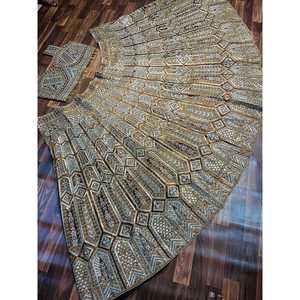 Magnifique Lehenga Choli ethnique pour les fêtes, avec de superbes broderies. - Product Image 6