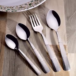 Collection de couverts modernes en acier inoxydable, conçus pour une utilisation confortable et un style de table tendance - Product Image 4